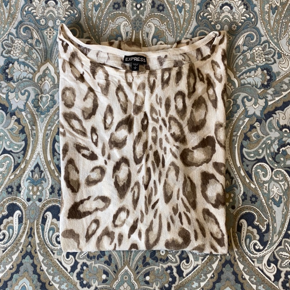 Lightweight Knit Leopard Print
